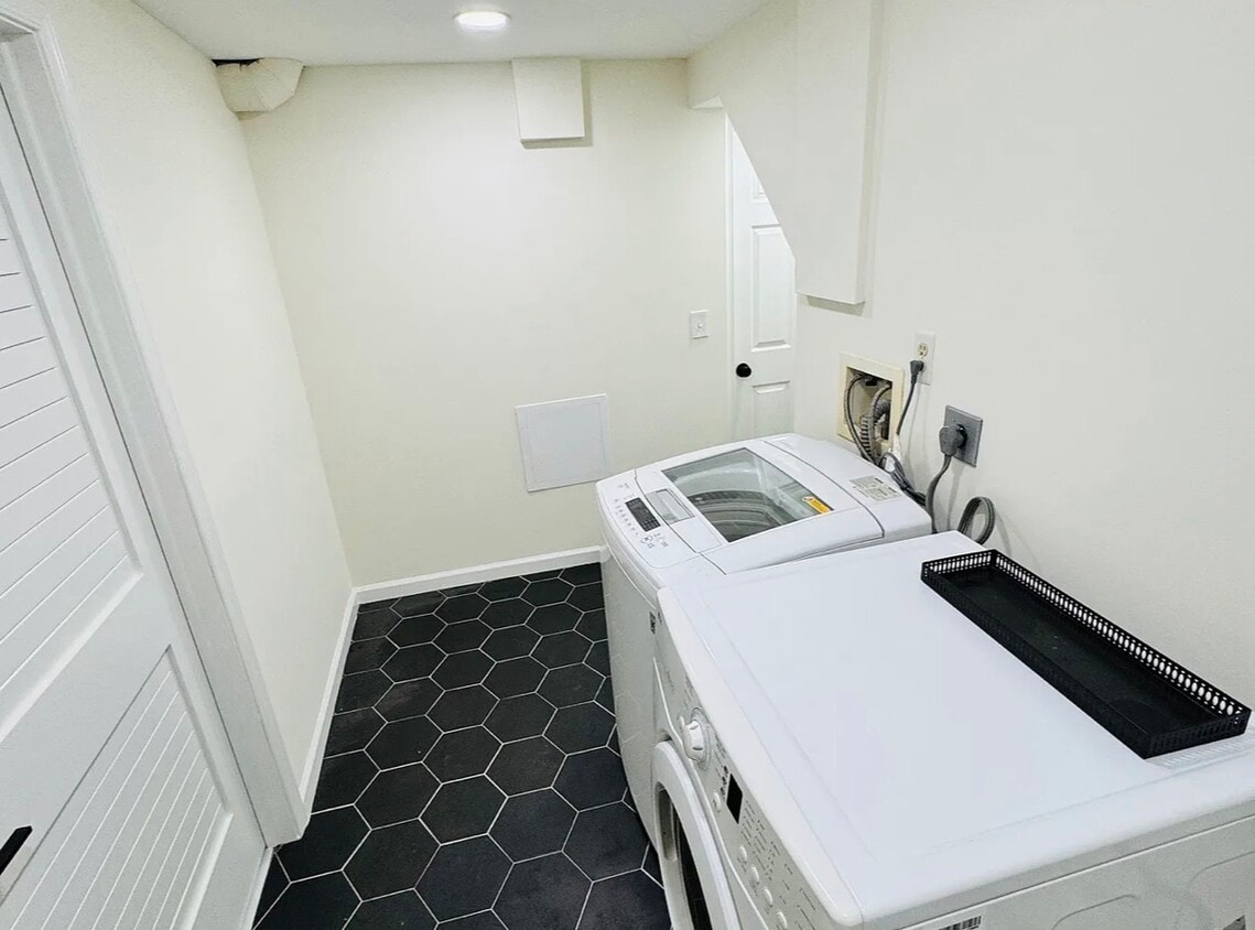 Foto del edificio - 1033 Riva Ridge Dr