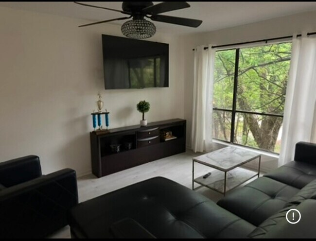 Foto del edificio - 1043 Mariners Ct