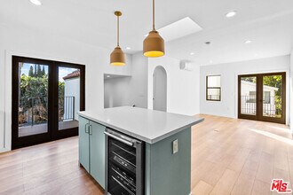 Building Photo - 8571 1/2-8587 1/2 Rugby Dr