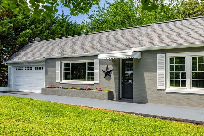Building Photo - City of Alcoa Schools! Louisville 37777 - ...