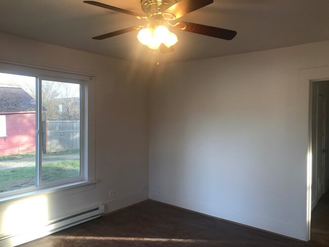 Building Photo - Cute 2 bedroom in Centralia