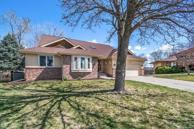 Building Photo - Castle Ridge 5 Bedroom Ranch