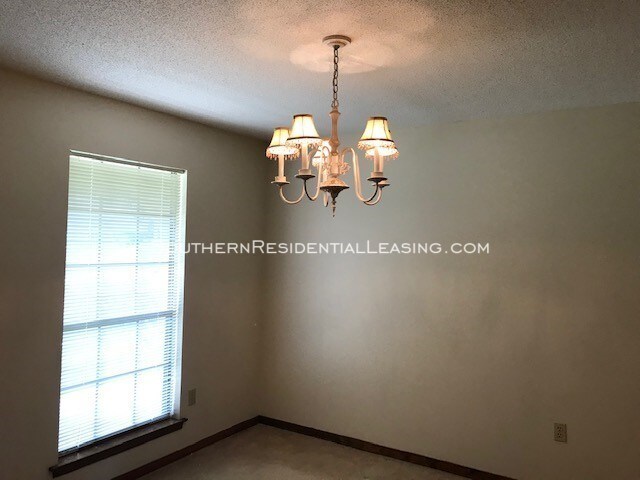 Building Photo - Lake Forest Rental