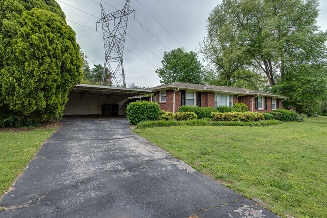 Building Photo - 4900 Salem Dr