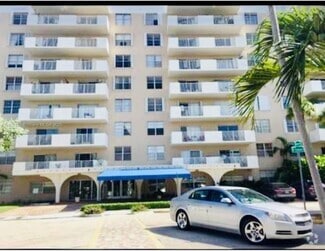 Building Photo - 1455 N Treasure Dr