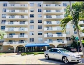 Building Photo - 1455 N Treasure Dr