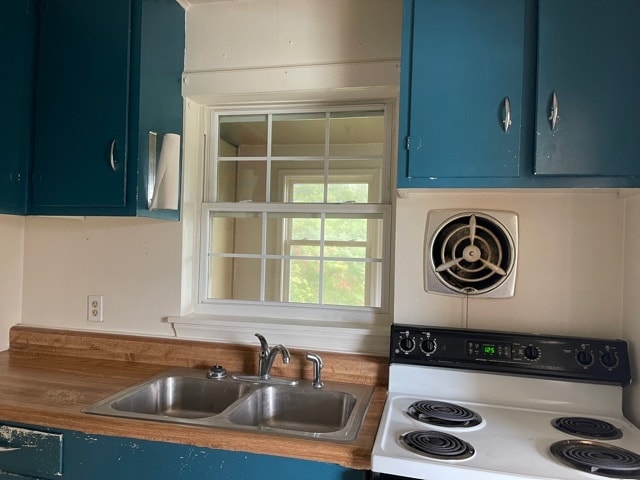 Kitchen - 1305 Longwood Ave