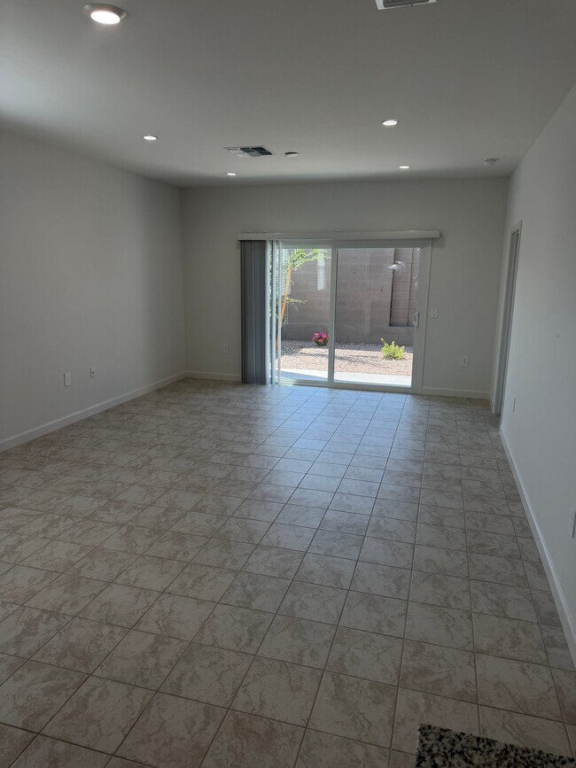Foto del edificio - 2104 W Sylvan Ave