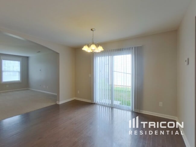 Building Photo - 10040 Portaferry Dr