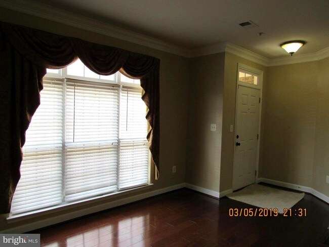 Building Photo - 1010 Wood Branch Ct