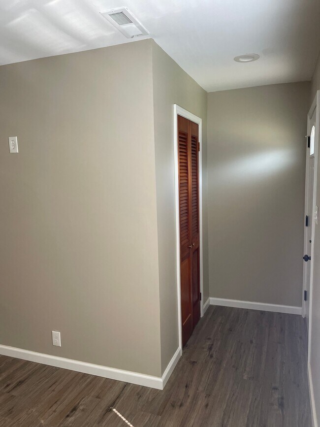 Foto del edificio - 28603 Rosemont St