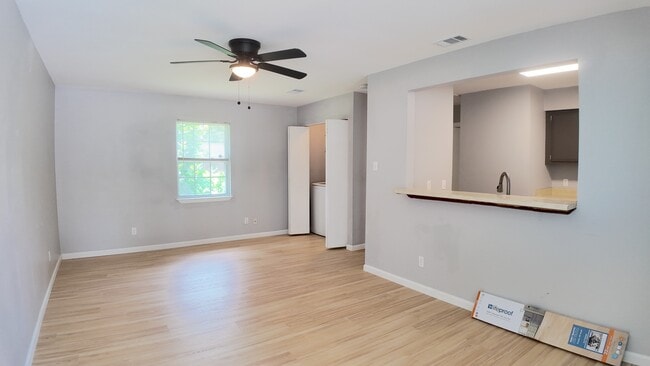 Building Photo - 21 Kandlewood Dr