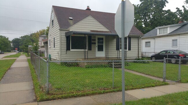 Building Photo - 8746 Hudson Ave