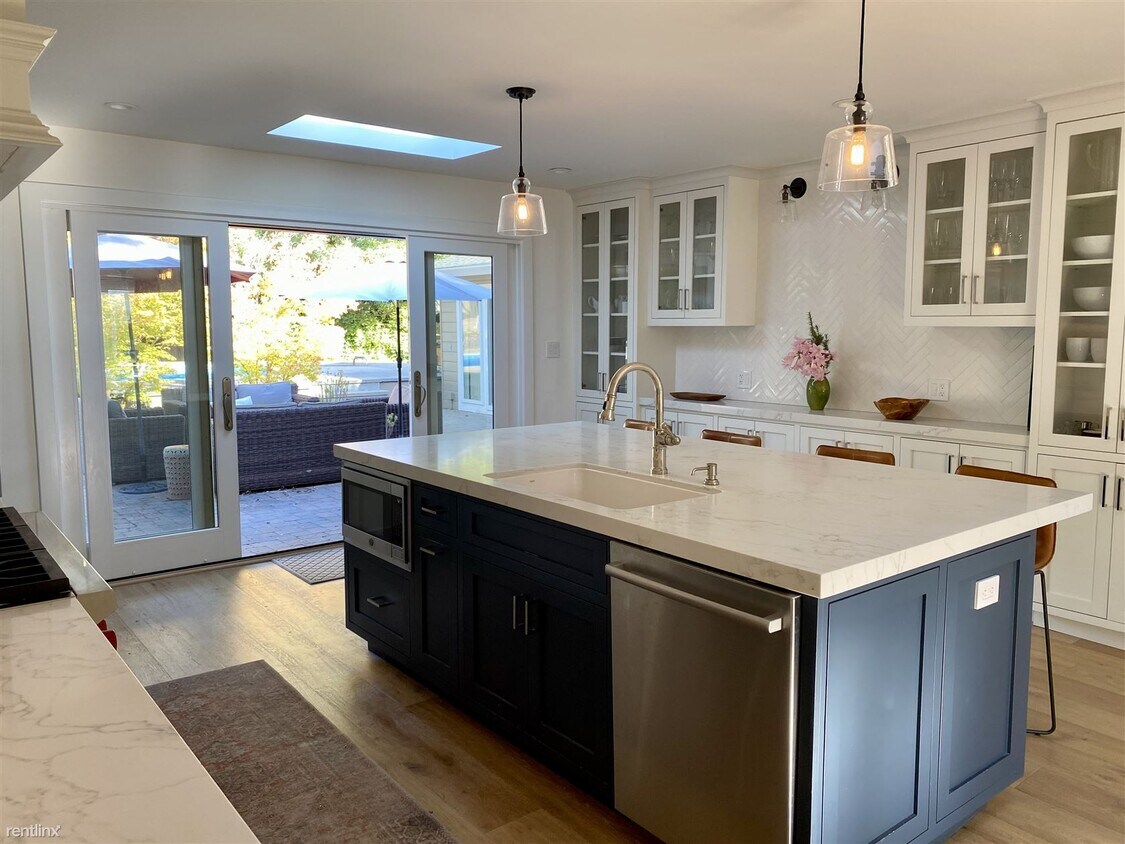 Primary Photo - 5 br, 3.5 bath House - 120 Van Tassel Court