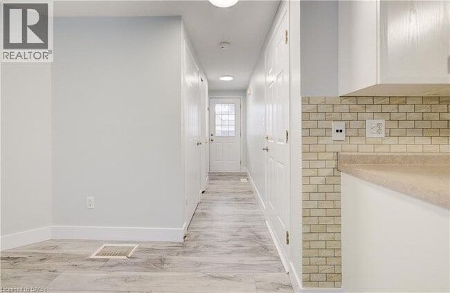 Photo du bâtiment - 68 Foxglove Crescent