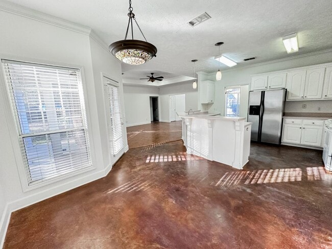 Building Photo - 141 Hazelnut Cir