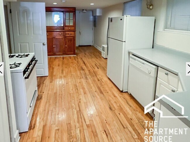 Foto del edificio - 3309 N Southport Ave