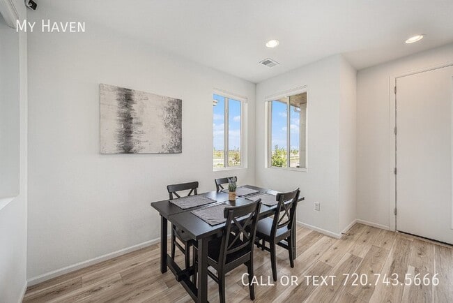 Building Photo - New townhome in fantastic location!