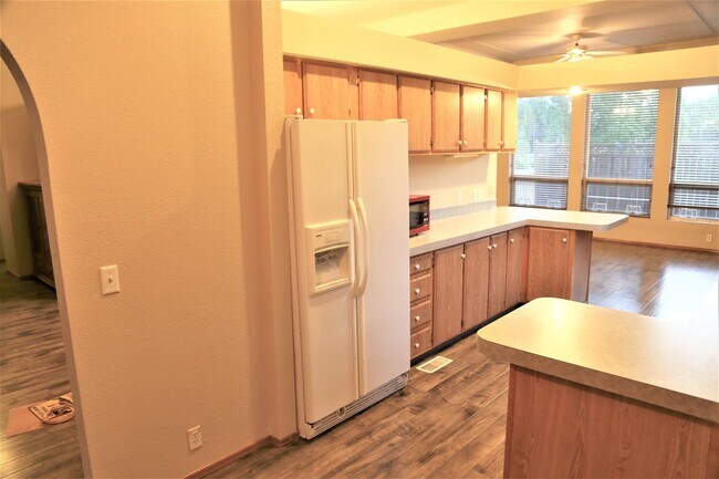 Foto del edificio - 3 Bed 2 Bath Home Some Utilities Included