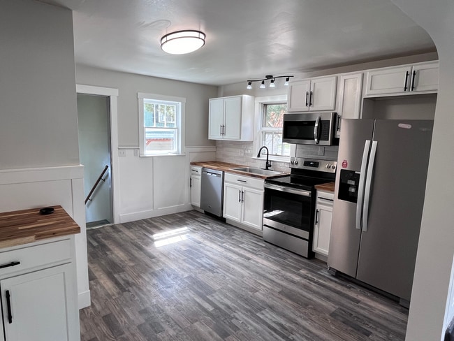 Building Photo - Charming Remodeled Home