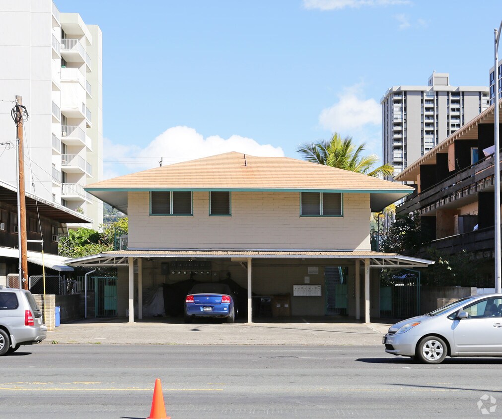 Building Photo - 2040 Kapiolani Blvd