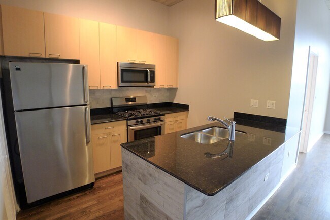 Building Photo - 1849 W North Ave