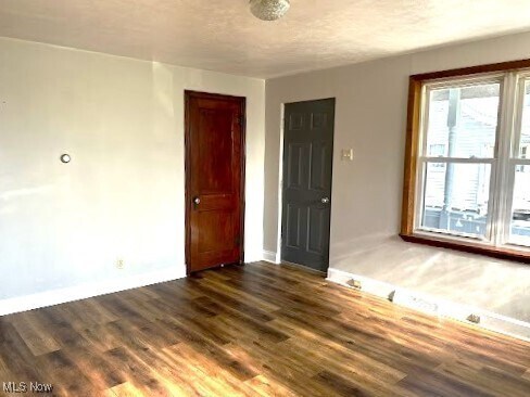 Building Photo - 642 Cove Rd