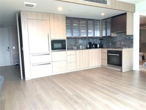 Building Photo - 1000 Auahi St