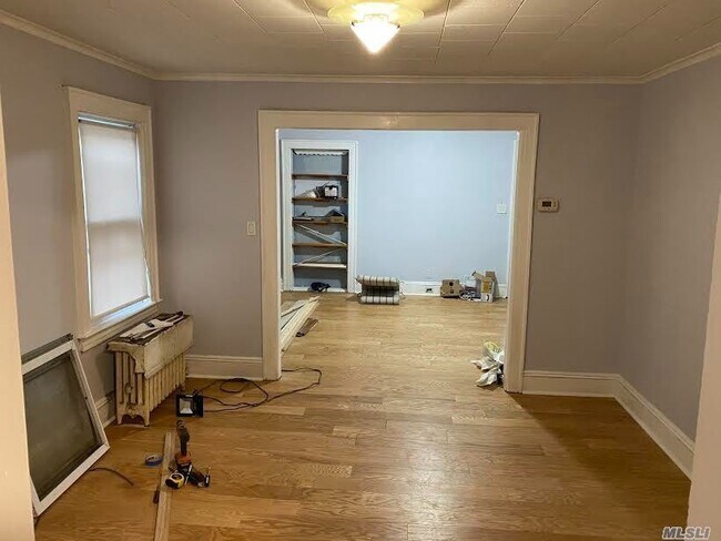 Foto del edificio - 94-02 Francis Lewis Blvd