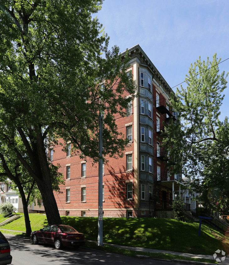 Building Photo - Pine Hills Apartments