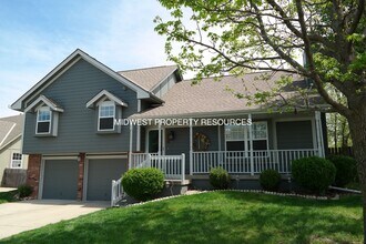 Building Photo - 913 NE Michael Dr