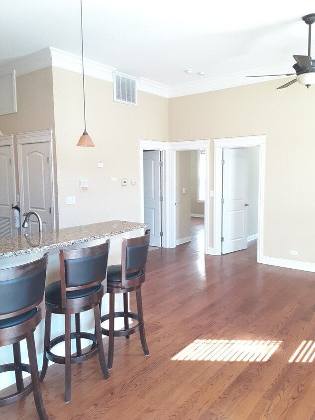 Foto principal - 5962 North East Circle Avenue