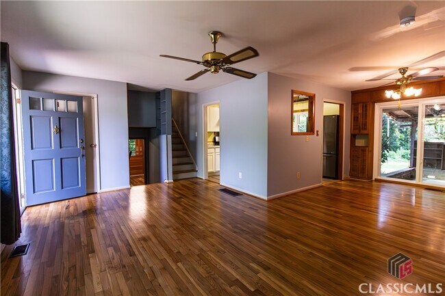 Foto del edificio - 1037 College Station Rd