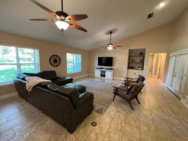 Building Photo - 152 Water Oak Dr