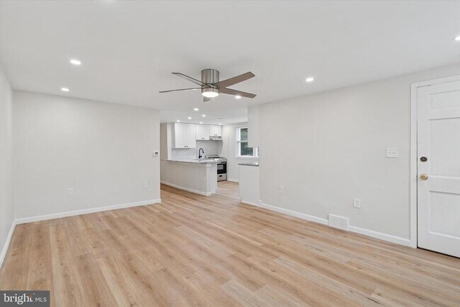 Foto del edificio - 421 W Jefferson St