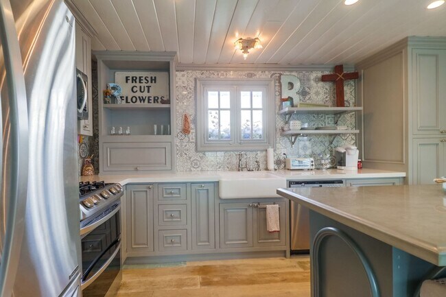 Foto del edificio - Furnished 2Bd/1Ba Apartment 2nd floor