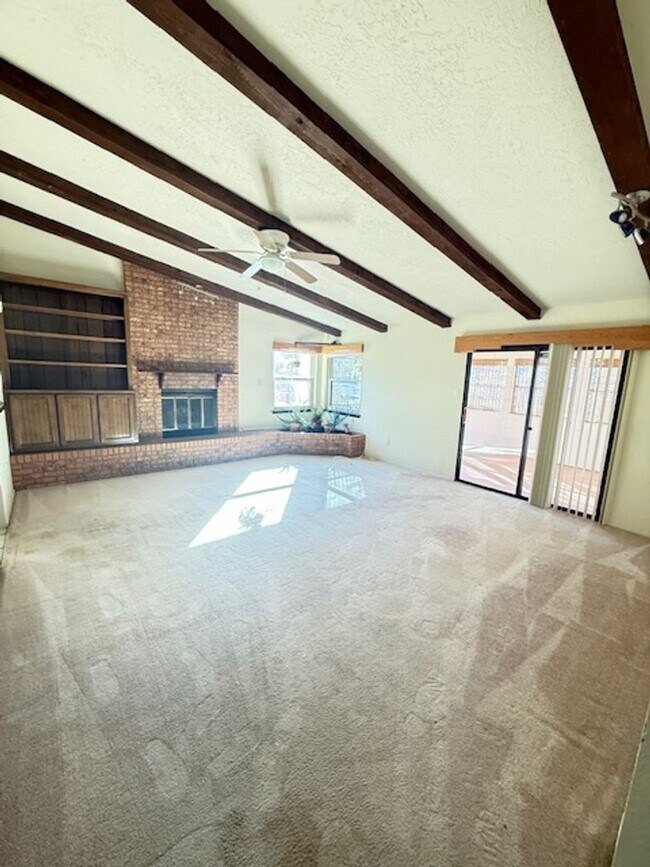 Foto del edificio - Nice 3 bedroom 2 bath located in Northeast Foothills on Cul De Sac St.