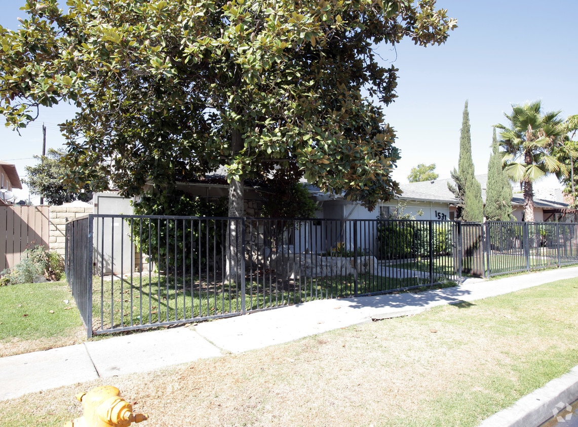 Building Photo - 1531-1535 E Benmore Ln