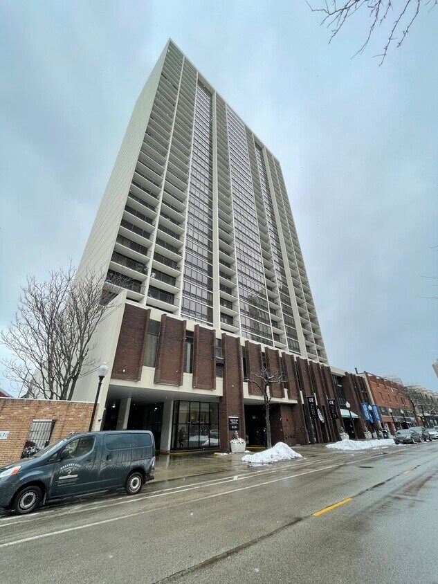 Primary Photo - 1636 N Wells St