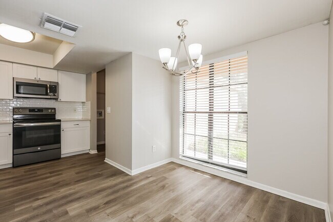 Foto del edificio - 831 Sunridge Point Dr