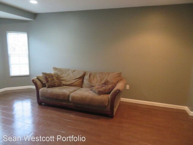 Building Photo - 3260 Falcon Point Dr