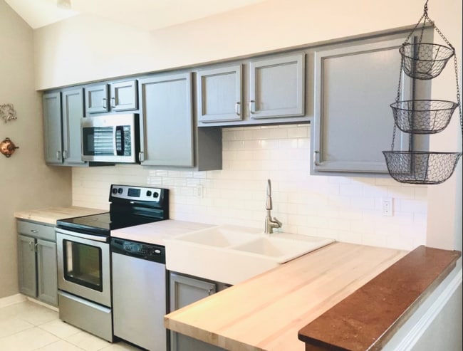 Foto del edificio - 1548 Ritchie Ln