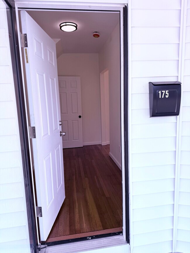 Foto del edificio - 175 Fairview Ave