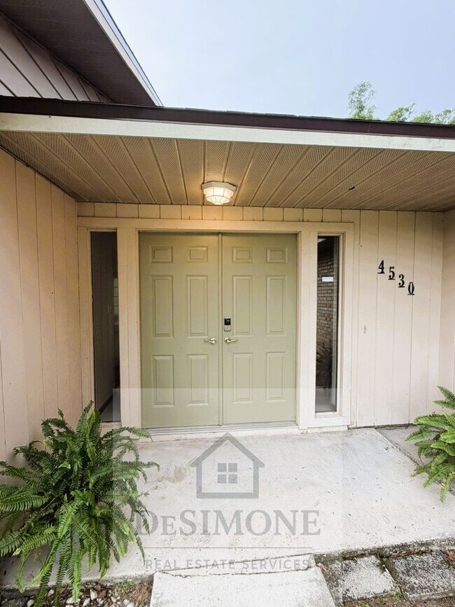 Foto del edificio - 4530 SW 46th St
