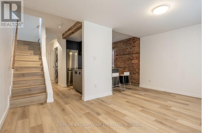 Photo du bâtiment - 41 Burlington St E