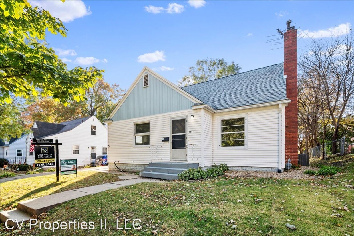 Foto principal - 4 br, 2 bath House - 1901 Iowa Street