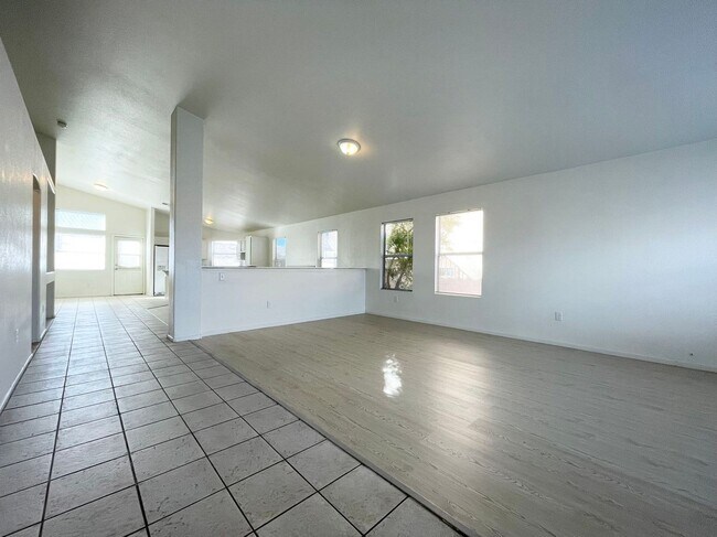 Foto del edificio - 5561 Olympic Spirit Ln