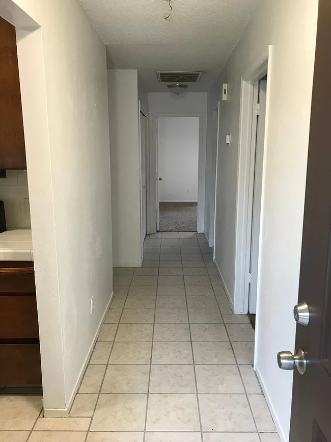 Foto del edificio - 141 S Minnewawa Ave
