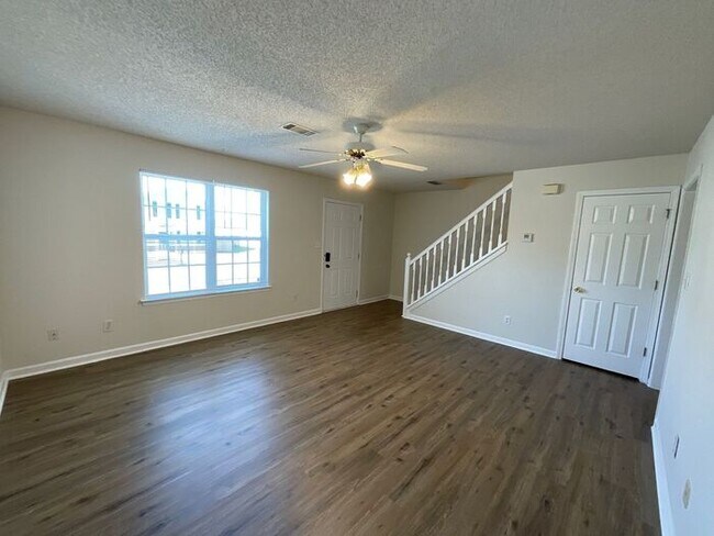 Foto del edificio - 1608 Hallmark Hills Dr