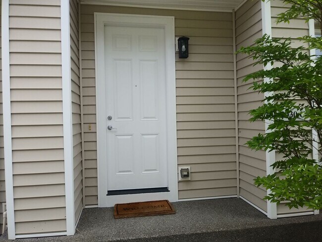 Foto del edificio - 2030 Garry Oaks Avenue Unit C
